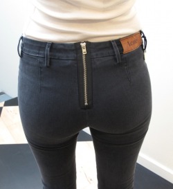 thatassinthosejeans:   To see more asses in jeans follow http://thatassinthosejeans.tumblr.com