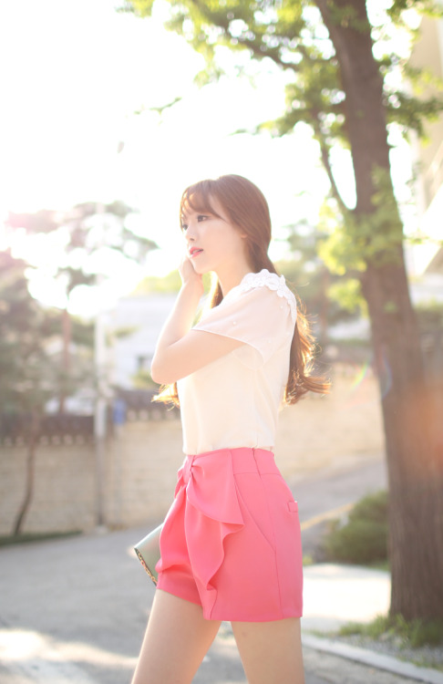 korean-dreams-girls:  Kim Shin Yeong - August 04, 2014 Set