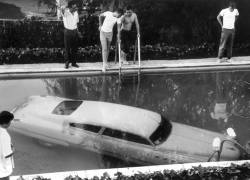 whosthegloomiesofthemall:  A submerged car is ‘parked’ in