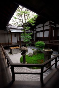 nostalgia-gallery:  Tsubo-niwa (Japanese small inner garden)