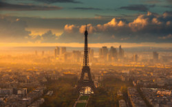 sixpenceee:  Tilt-shift photography makes normal photos look