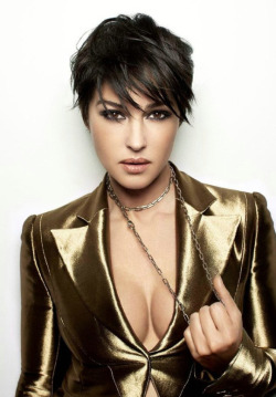 celebrityplunge:  Monica Bellucci stunning though not digging