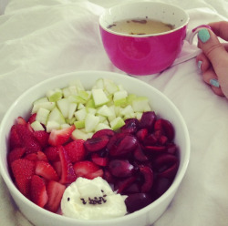r-osalita:  freshnfit:  breakfast~ chopped strawberries, apple