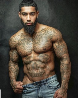 fetish-freaq:  milecoltrane:  @fredo_IIh  🤤😍  He so sexy