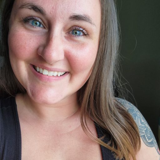 helloemmaskye:Too early for titty Tuesday 
