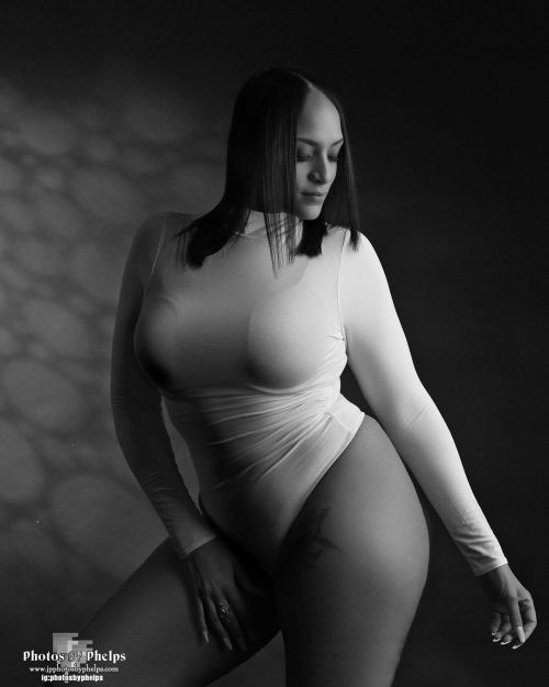 Flashback to this shoot with leggy curve model Alexis @lex_agudio