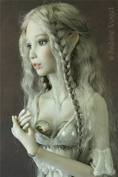 hazedolly:  “Fee"  One of a kind porcelain ball-jointed art doll by German artist Sabine Vogel. Source 