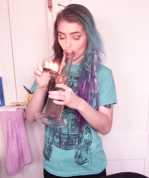 weedgoddess:  haha babe was chillin off camera making me laugh and shit