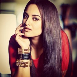 Sonakshi Sinha Facebook Twitter 