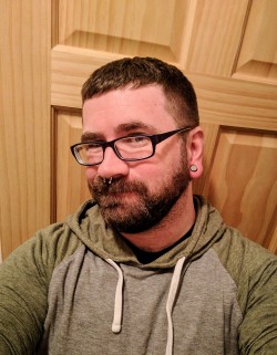 betacub85:  I did a thing, I’m now up to 00g tunnels!  #guyswithscruff