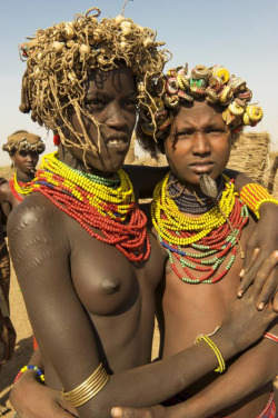 Ethiopian Dassanech girls, by Georges Courreges.