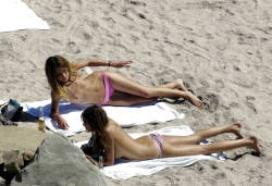 tat-art:  erin and daria at the beach 