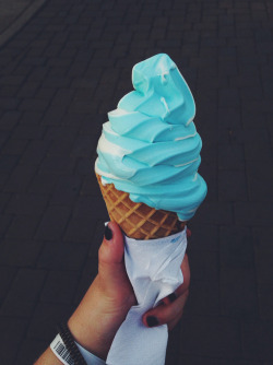 canhappenlove:  ♛