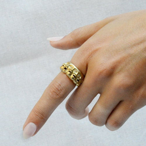 mjalti:  Emotions Ring in 18K Gold + Diamonds by Anthony Lent 