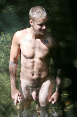 bonermakers:  Supposedly real Justin Bieber pics. Because you