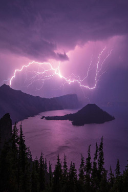 alt-n-darkual:  Creator Lake, National Park, Oregon http://www.thunderbolts.info/wp/