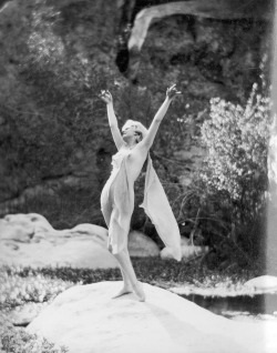 whataboutbobbed:   Jean Harlow by Edwin Bower Hesser, photographed