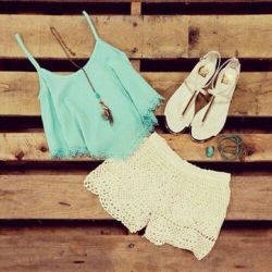 fashionmia1:  Blue tops & white shorts & flat sandals,