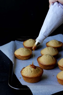 sweetoothgirl:  ugly—cupcakes:  “That Candy Bar” Cupcakes