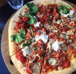 dasvegan:  “Aussie” Pizza! Homemade Napoli sauce base, smoked