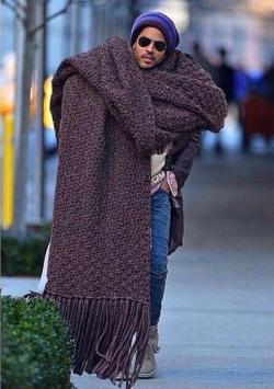 mysharona1987:  Lenny Kravitz knows how to keep himself warm.