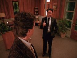 lilithisamonster:  jackymedan:  Special Agent Dale Cooper Giving