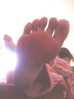 kayteasefeet:  Some have been asking to see my soles so here’s