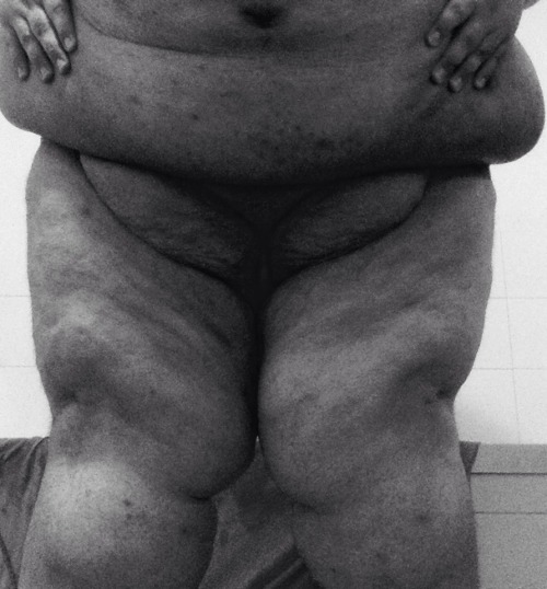 anonymousfatty7:  Front and back belly lift  Gorgeous. Next time light yourself up wit dat flash!