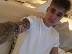 justinbieber:  Justinbieber’s #selfie on Shots 