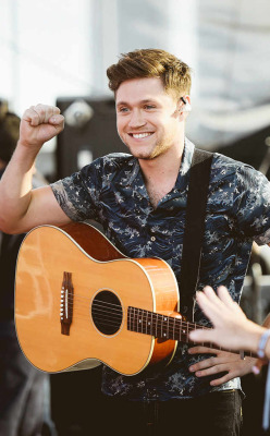 dailyniall:EOnline Behind the Scenes at the 2017 iHeartRadio