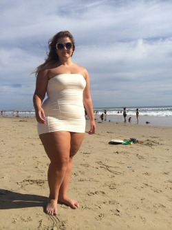 jigglywhitegirls:  nothing is sexier than a thick girl who isn’t