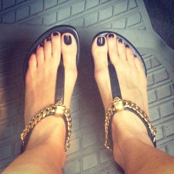 uncutc:  Awesome European feet, beautiful toes !