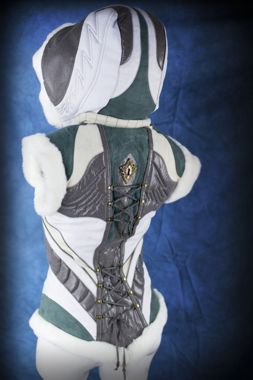 coelasquid:  Ayyawear is trying a new distribution approach to their Yin Vest lines that up until recently have pretty much exclusively been sold as made-to-order pieces! They’re running a crowdfunding pre-order campaign where you can order one of two