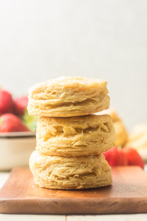 fullcravings:  Vegan Buttermilk Biscuits