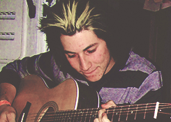 caraphernatalia:  6 photos of Jaime Preciado’s skunk hair [x/x/x/x/x/x]