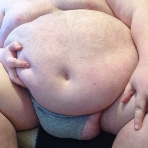 massivemyke:  Tummy Tuesday action!  I’m fairly certain I could live off your beautific  fatpad