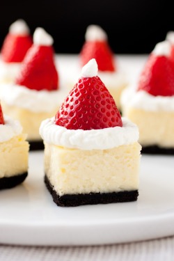 desserts-n-sweets:  oohhhbaby:  santa hat cheesecake bites  desserts-n-sweets.tumblr.com