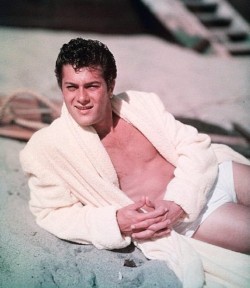 wehadfacesthen: Tony Curtis, c.1952   “I was 22 when I arrived