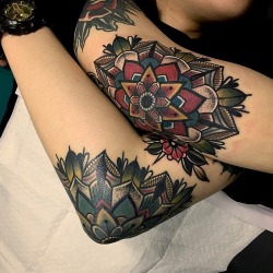 tattooideas123:  Elbow Mandalashttp://tattooideas247.com/elbow-mandalas/