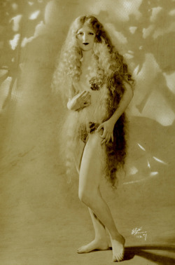 maudelynn:  Miss Beryl Halley as Eve in the Ziegfeld Follies