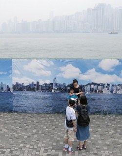 archatlas:  Fake Skyline Alex Hofford Tourists visiting Hong