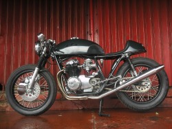 todovendimia:  My ideal cafe racer. Honda CB550 by Benjie’s