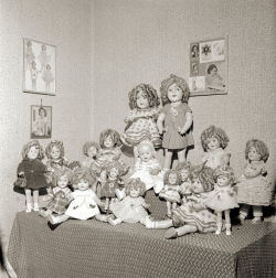 fifties-sixties-everyday-life:  Shirley Temple doll collection,