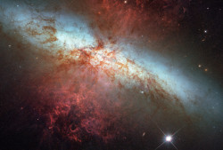 spaceexp:  Hubble Telescope captures Type Ia supernovae in M82