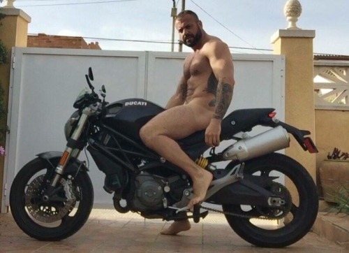 nudedriver.tumblr.com/post/147300023804/