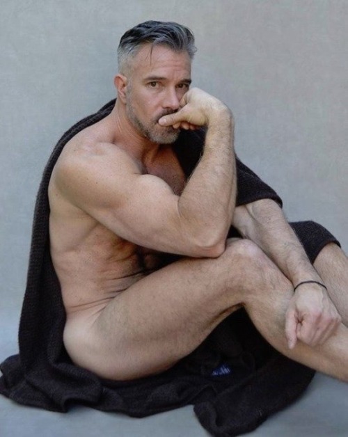 daddysboychicago:  Dad is so hot    Smoking!