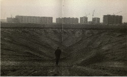 istmos:  Michael Heizer , “Munich Depression”, 1969, Perlach,