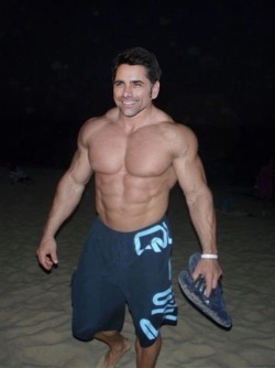 doryfan1:  John Stamos muscle morph 1 