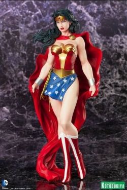 ruinsenior:     figurinesmania:  ARTFX Wonder Woman de DC ComicsStatuette