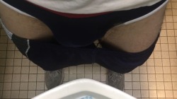 somewetguy: At the gym, I let flow while standing at the urinal.